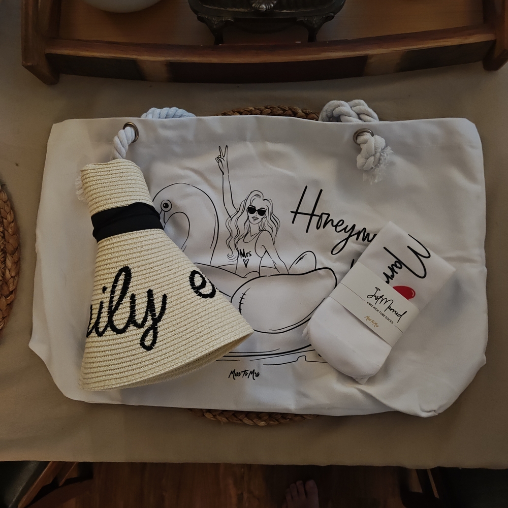 White Honeymoon Tote with Accessories